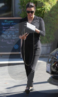 PEOPLE: Lady in Black - Eva Longoria in Studio City unterwegs
