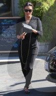 PEOPLE: Lady in Black - Eva Longoria in Studio City unterwegs