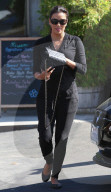 PEOPLE: Lady in Black - Eva Longoria in Studio City unterwegs