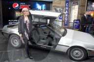 PEOPLE: Lily Allen macht auf "Zurück in die Zukunft"