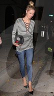 PEOPLE: Gut gelaunt - Nicky Hilton im Streifenlook unterwegs