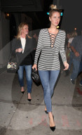 PEOPLE: Gut gelaunt - Nicky Hilton im Streifenlook unterwegs