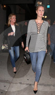 PEOPLE: Gut gelaunt - Nicky Hilton im Streifenlook unterwegs