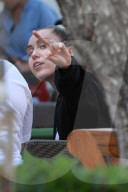 PEOPLE: Miley Cyrus wirbt für sich selbst