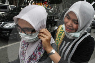 NEWS: Waldbrände in Indonesien - Polizei verteilt Atemschutzmasken 