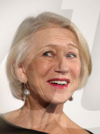 PEOPLE: Helen Mirren freut sich über den Blumenstrauss in Tokio