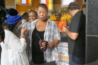 EXKLUSIV: Queen Latifah besucht einen Slum in Rio