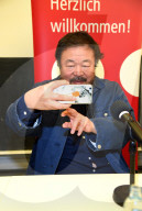 PEOPLE: Künstler Ai Weiwei tritt in Berlin seine Gastprofessur an