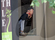 NEWS: Psychisch gestörter Mann hält Polizei von Melbourne auf Trab