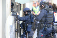 NEWS: Psychisch gestörter Mann hält Polizei von Melbourne auf Trab