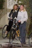 EXKLUSIV: Madonna macht eine Velotour mit Rocco nach dem Abendessen