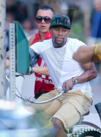 EXKLUSIV: Floyd Mayweather cruised mit seiner Entourage durch Miami
