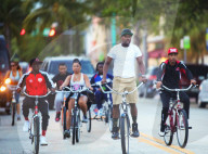 EXKLUSIV: Floyd Mayweather cruised mit seiner Entourage durch Miami