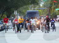 EXKLUSIV: Floyd Mayweather cruised mit seiner Entourage durch Miami