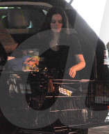 PEOPLE: Rachel Bilson kauft in Beverly Hills ein