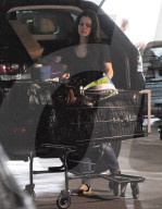 PEOPLE: Rachel Bilson kauft in Beverly Hills ein
