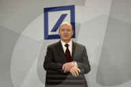 NEWS: Deutsche Bank streicht 9000 Arbeitsplätze