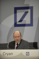 NEWS: Deutsche Bank streicht 9000 Arbeitsplätze