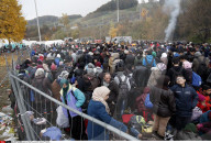 NEWS: Tausende von Flüchtlinge an der slowenisch-österreichischen Grenze Sentilj