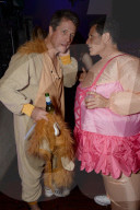 PEOPLE: Hugh Grant ist auch ein Monster