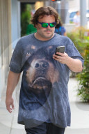 PEOPLE: Jack Black trägt ein Riesenhund auf seinem T-Shirt