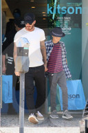 PEOPLE: DAvid Beckham geht mit seinen Söhnen Brooklyn und Romeo Einkaufen