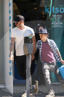 PEOPLE: DAvid Beckham geht mit seinen Söhnen Brooklyn und Romeo Einkaufen