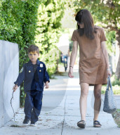 PEOPLE: Selma Blair ist mit einem kleinen Polizisten unterwegs