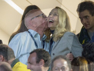 PEOPLE: Jerry Hall und Rupert Murdoch verfolgen gemeinsam den Rugby World Cup Final