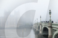 FEATURE: London versinkt im Nebel