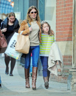 PEOPLE: Geri Halliwell macht Shopping mit ihrer Tochter