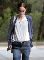 Natalie Portman flawless and make up free