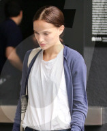Natalie Portman flawless and make up free
