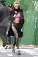 PEOPLE: Waschbrettbauch: Gigi Hadid zeigt ihre "Mukis" in New York