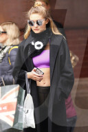 PEOPLE: Waschbrettbauch: Gigi Hadid zeigt ihre "Mukis" in New York