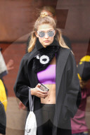 PEOPLE: Waschbrettbauch: Gigi Hadid zeigt ihre "Mukis" in New York