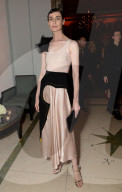 PEOPLE: Promis bein Harper's Bazaar Award in London