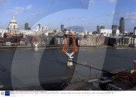 ZUSAMMENSTELLUNG: Landmarks Under Construction