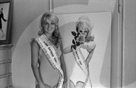 PEOPLE: Schlagerposen in der 1960er Jahren