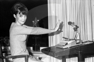 PEOPLE: Schlagerposen in der 1960er Jahren