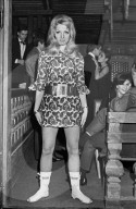 PEOPLE: Schlagerposen in der 1960er Jahren