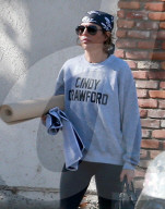 PEOPLE: Lisa Rinna im Cindy Crawford-Shirt in Studio City unterwegs