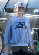 PEOPLE: Lisa Rinna im Cindy Crawford-Shirt in Studio City unterwegs