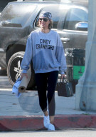 PEOPLE: Lisa Rinna im Cindy Crawford-Shirt in Studio City unterwegs