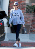 PEOPLE: Lisa Rinna im Cindy Crawford-Shirt in Studio City unterwegs