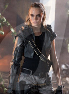 PEOPLE: Achtung - Cara Delevingne das Rambo-Girl