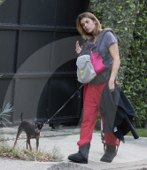 PEOPLE: Elisabetta Canalis und Klein Skyler gehen mit den Hunden Gassi