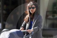 PEOPLE: Hilaria Baldwin schiebt Sohn Rafael durch New York
