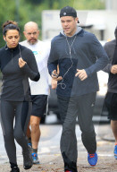 EXKLUSIV: Matt Damon und Frau Luciana joggen gemeinsam durch London