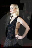 PEOPLE - Jennifer Lawrence gewährt Seiteneinblicke an der "hunger Games" Premiere